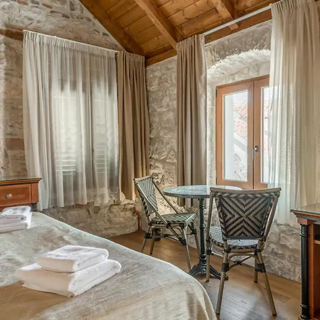 Emperor Suite - Beyond Timeless Split Exterior photo